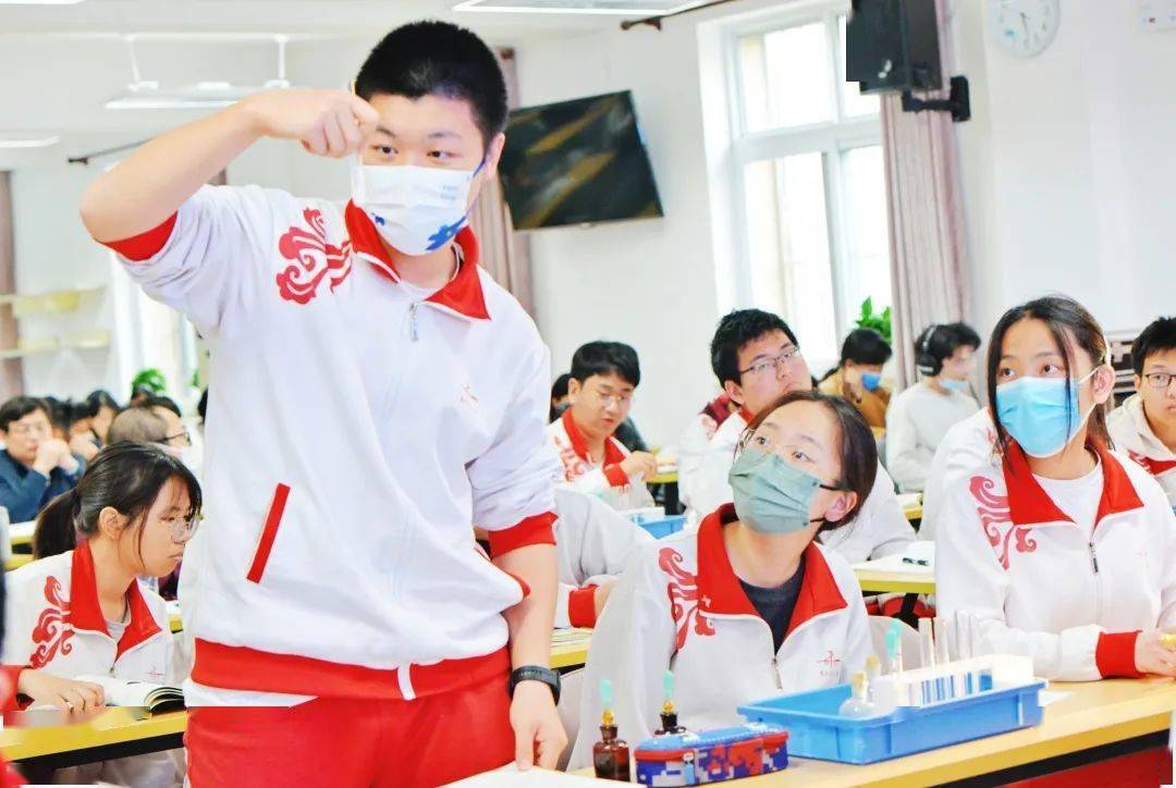 地大附中以"以人为本,求知求真"的办学理念为内核,三年来构建并不断