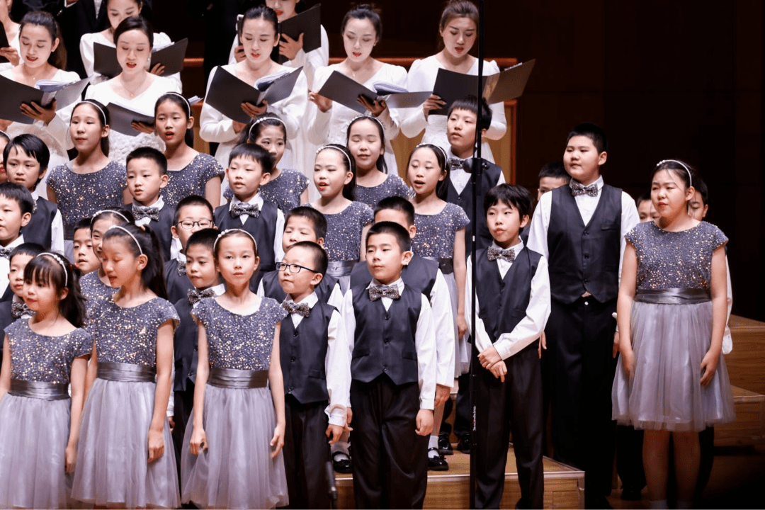 儿童节这天,大小朋友齐登舞台共同歌唱_合唱_中国交响乐团_艺术