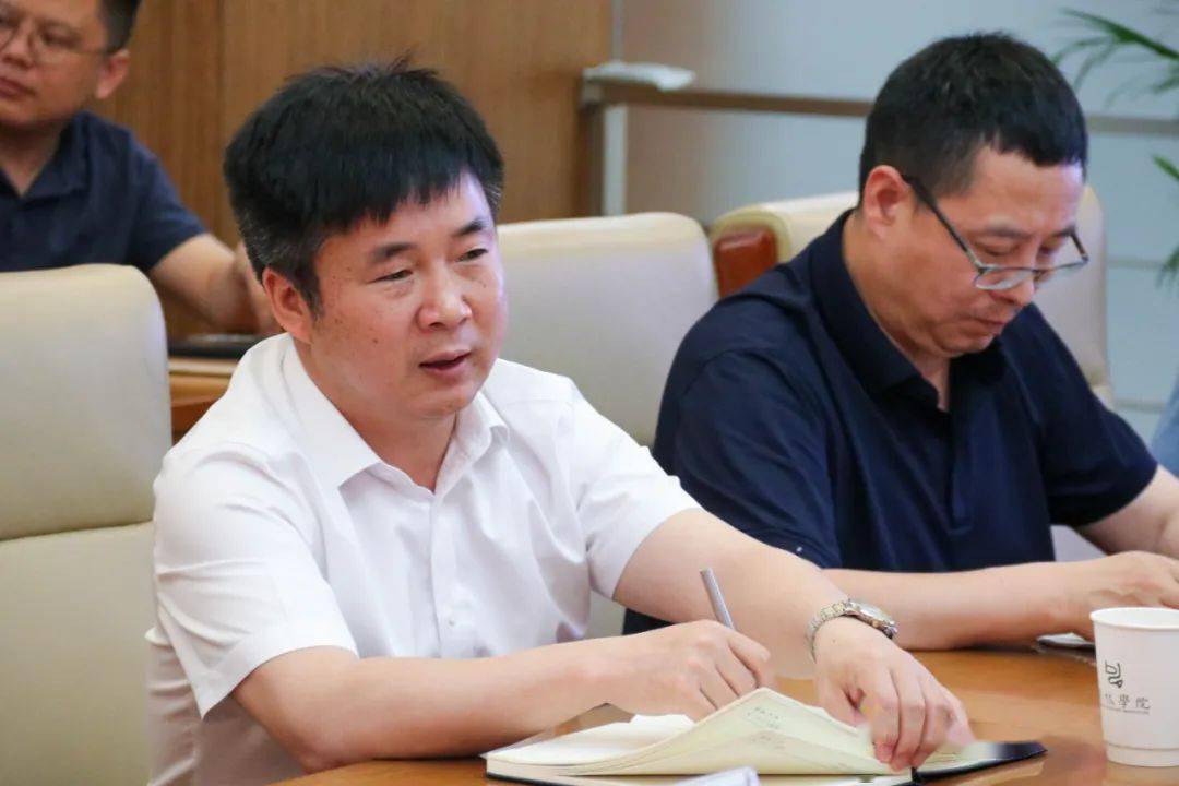 李亚军书记代表园林学院表态落实专家建议并致谢北京林业大学各级领导