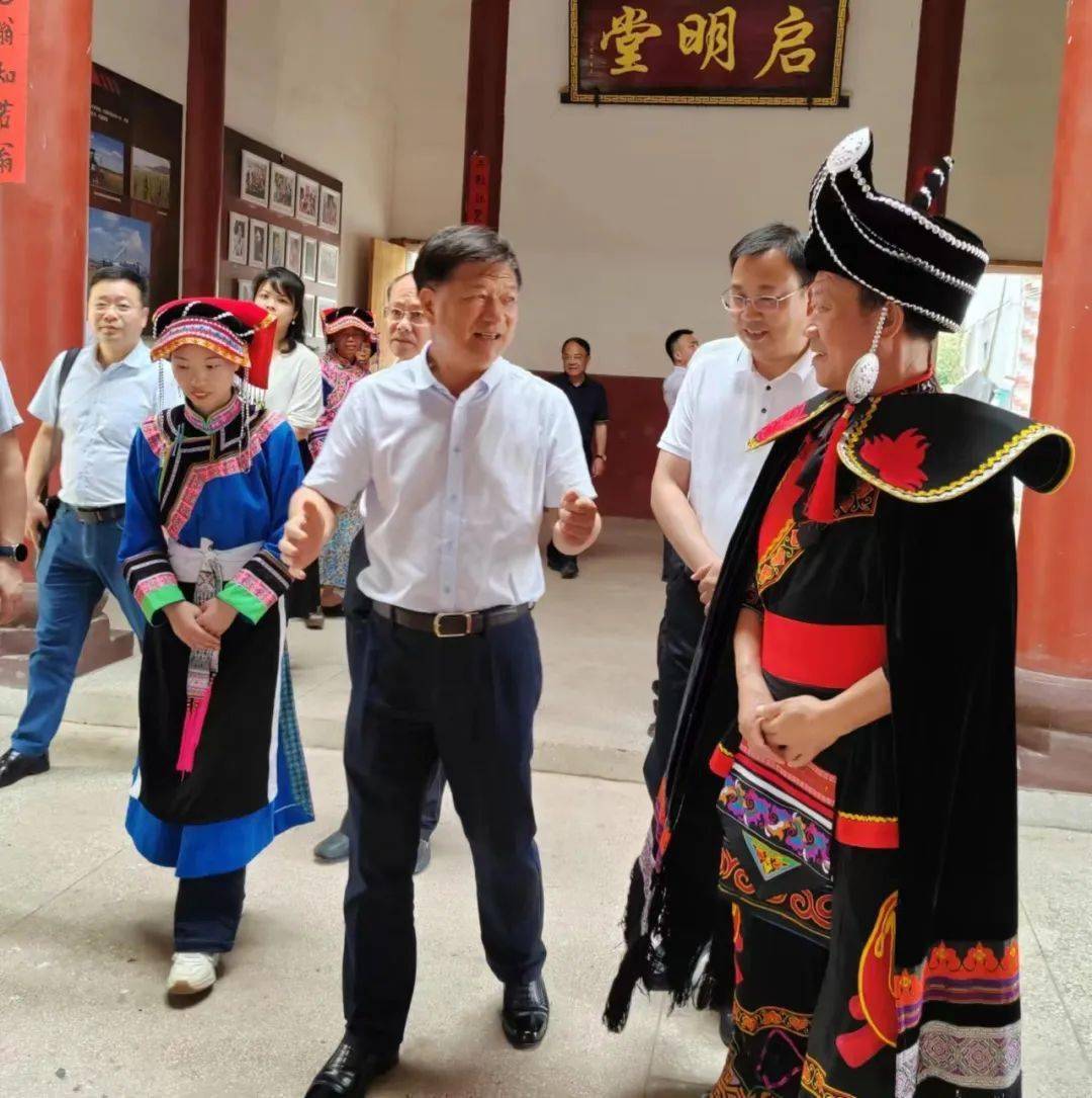 调研组一行来到渝水区鹄山镇力塘下民族村,姚圩镇红山民族村详细了解