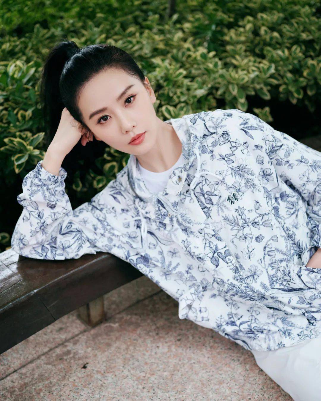 刘诗诗的编发有什么特点?_头发_造型_色彩