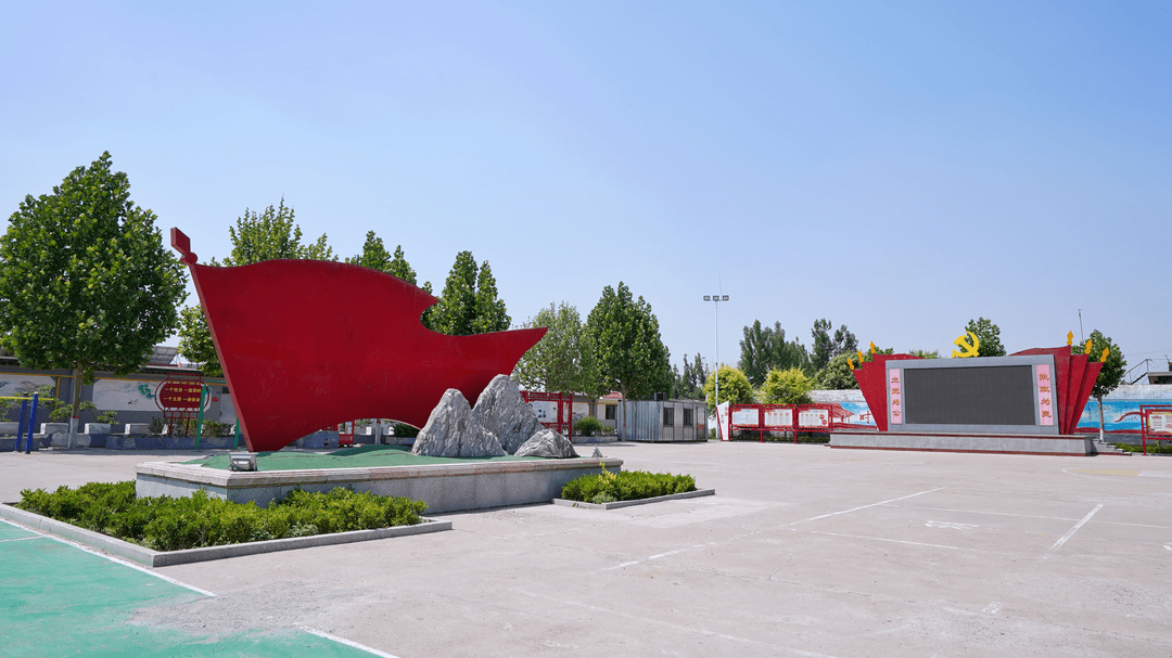 走,上"红色广场"转转去!