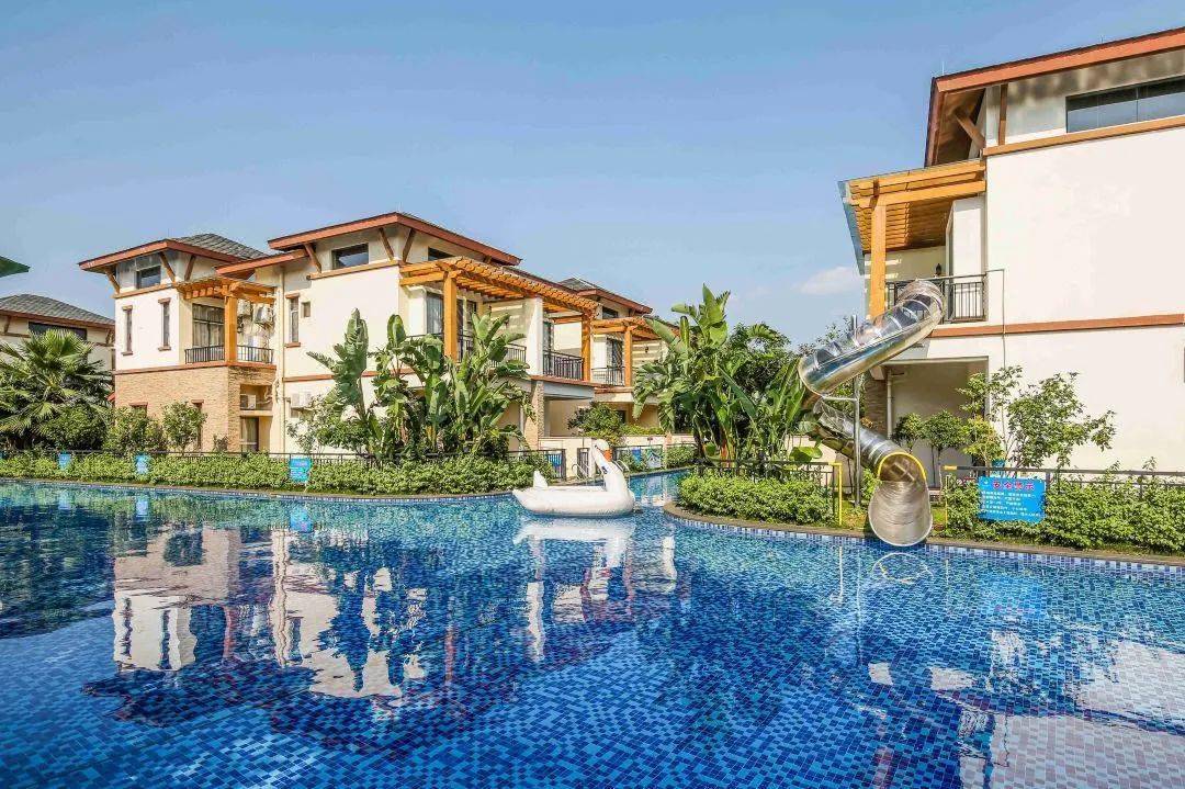 出片率100%,阳台直通泳池,0距离亲水,清远宝墩湖2房亲水别墅,含温泉