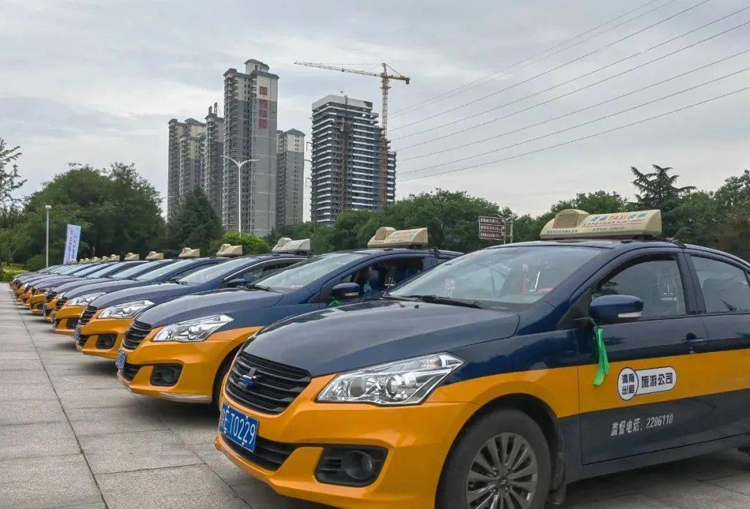 渭南城区280余辆出租车参与"爱心送考"_考生_高考_活动