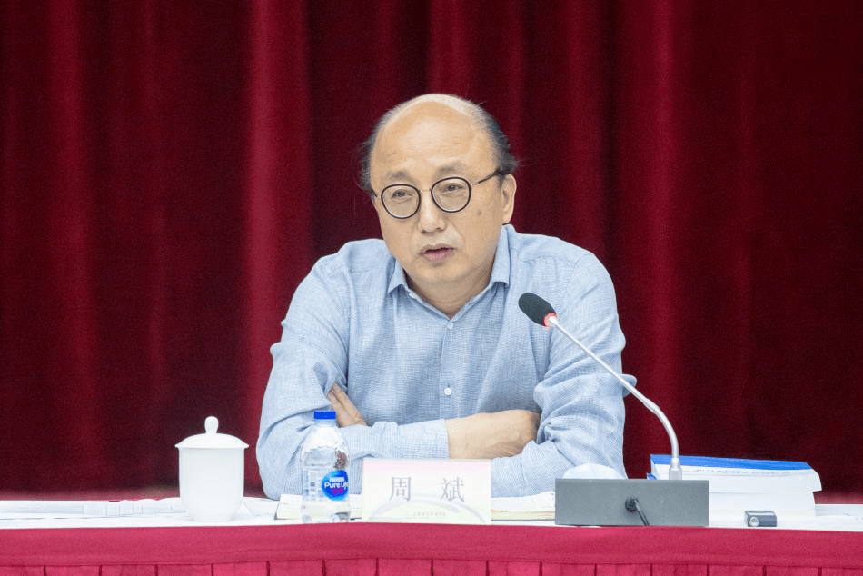 校长周斌周斌讲话,他强调,人工智能已沁入艺术领域,人才培养方案的