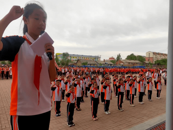 【入队仪式】"学习二十大 争做好队员"——汤原县第一小学开展新队员