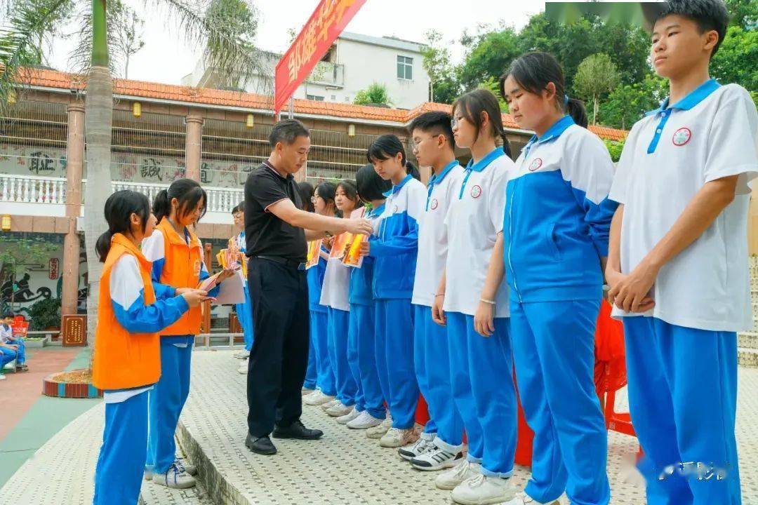 兴宁罗浮中学2023年上期中段邹雄华奖学金颁奖大会_同志_同学_年级