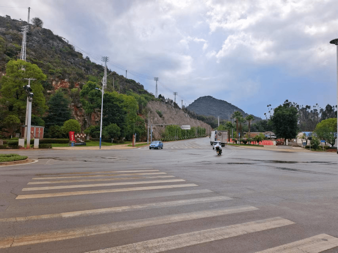 高考期間,瀘西多條道路禁止駛入,鳴笛→_車輛_考生_路段