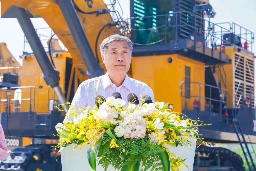 徐工顶级"巨无霸"三箭齐发!_发展_全球_中国