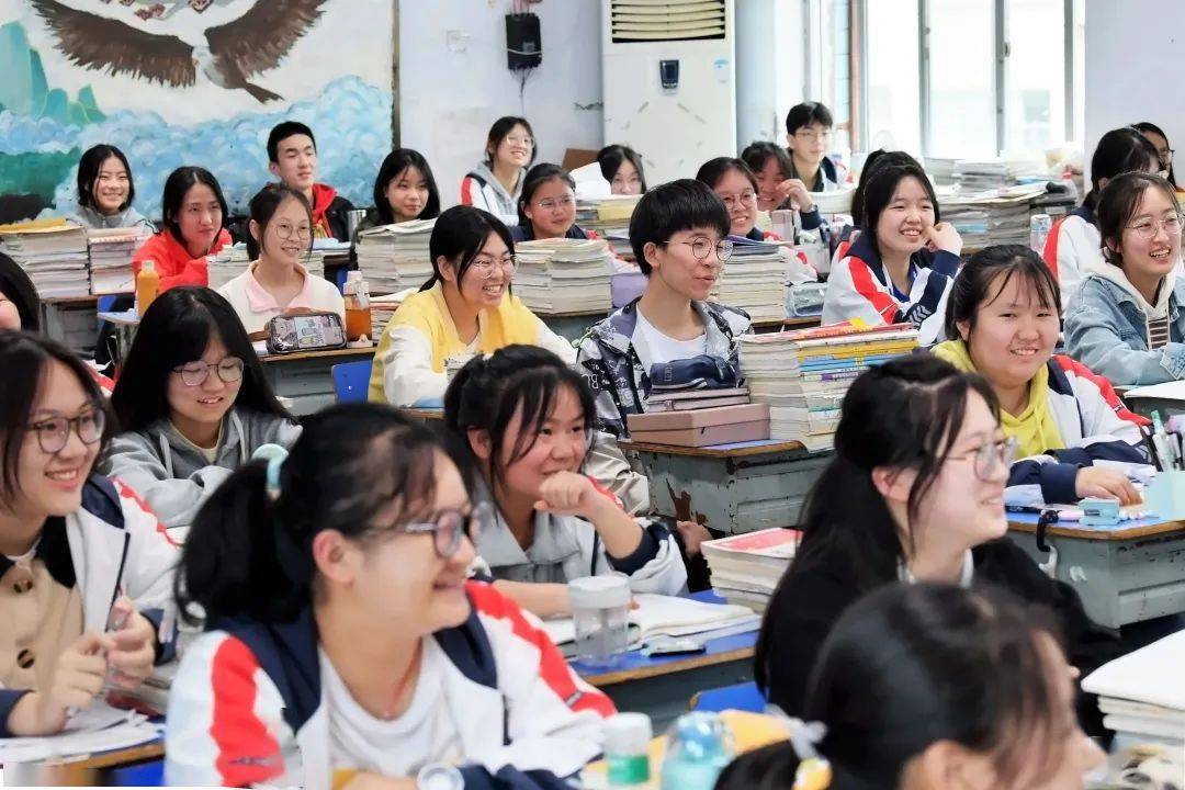 汉中高考首日!现场直击→_考场_考生_考点