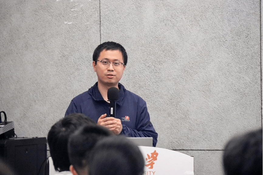 活动伊始,张励博士开展《全球水治理变革:水危机,水安全与区域水治理