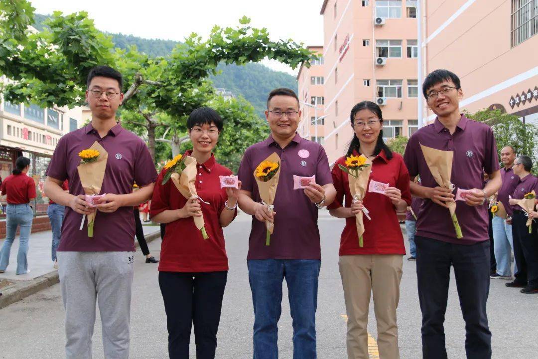 我用暖心陪伴 送你繁花盛开——陕西省柞水中学高三教师暖心送考