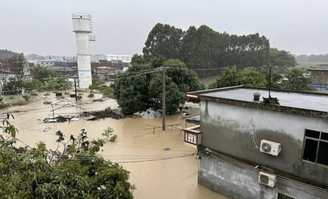 广西北海遭特大暴雨袭击,已紧急转移2603人