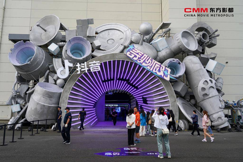 抖音奇妙派对嗨爆东方影都!李宇春,黄子韬,郑钧等大咖唱响青岛!