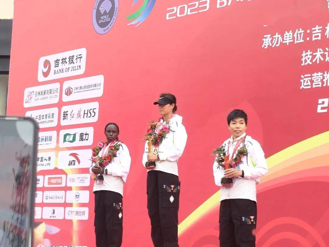 2022成都马拉松开跑，管油胜、杨花分获男女冠军！