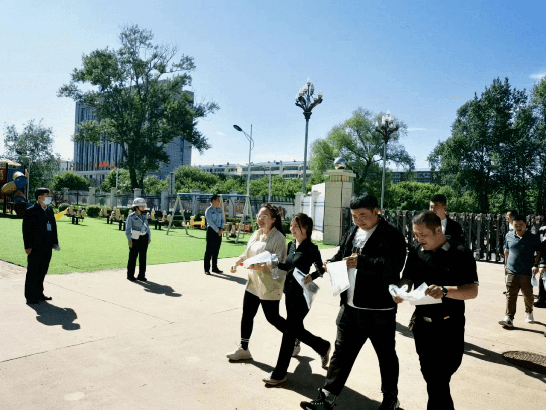 根据市局警务辅助人员身份过渡工作实施方案要求,公安局圆满完成考试_队伍