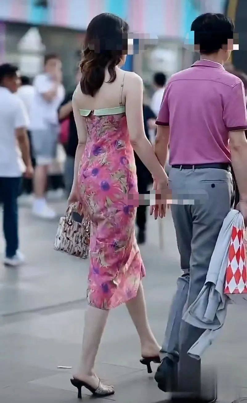 网友发“牵手门”视频被投诉，律师说法不一