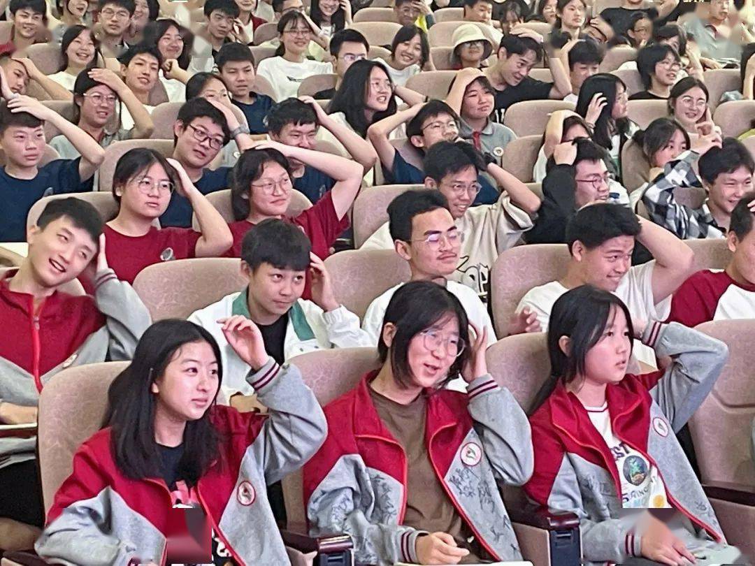 面对考试,团黔江区委组织12355青少年服务站志愿者开展了"轻松备考