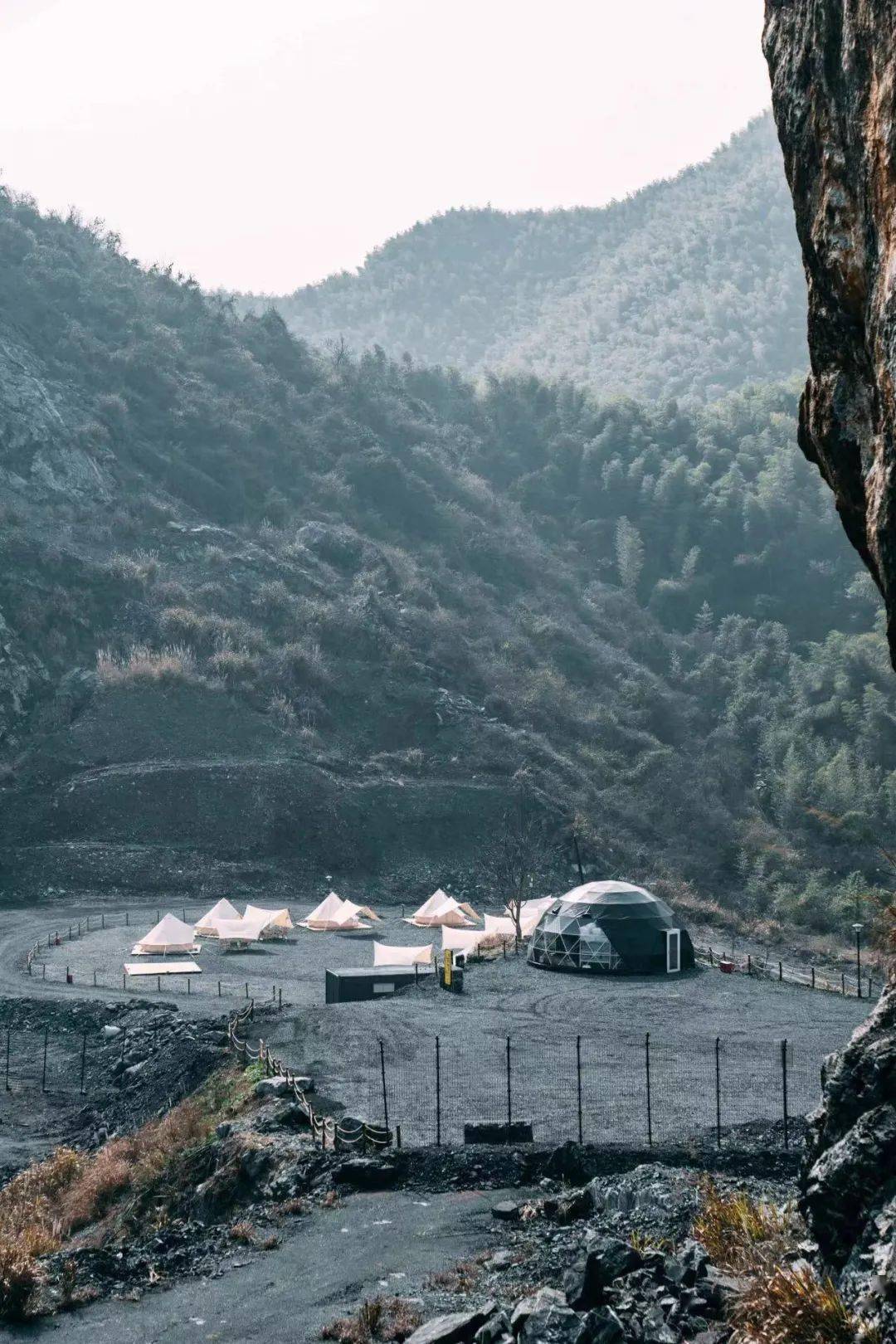 月球,火焰山三大营地,河桥的在山野营地也是连锁营地;二是营地装备