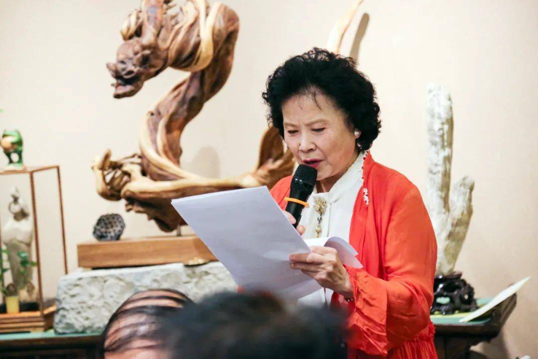 (中文版)西安首发式暨读者见面会活动,由陕西电视台著名主持人陈爱美