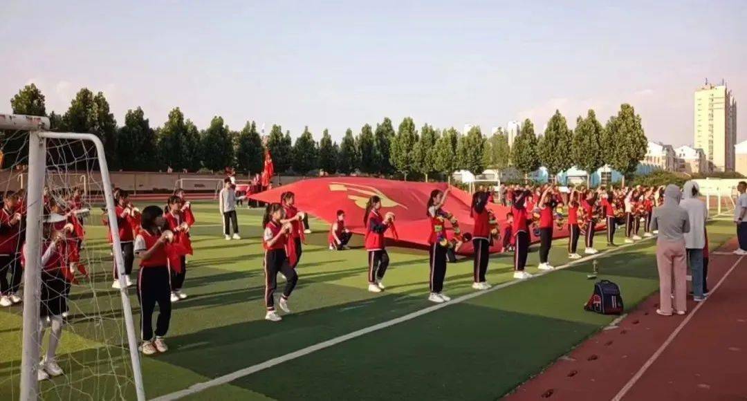 邹平市开发区第三小学少先大队鼓号队荣获滨州市鼓号操大赛"金号奖"!