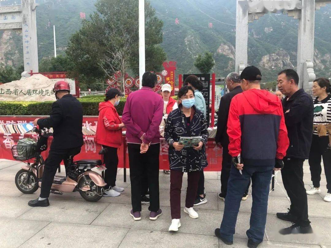 真正实现阅读与群众的"零距离",永济市图书馆通过"流动图书车"使馆藏