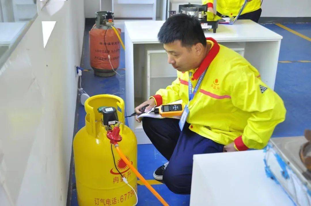 市城管综合行政执法局组织开展八区一县燃气用户入户安检人员岗位技能