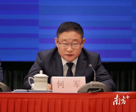 广东省商务厅副厅长何军在会上表示,商务工作作为经济工作的重要组成