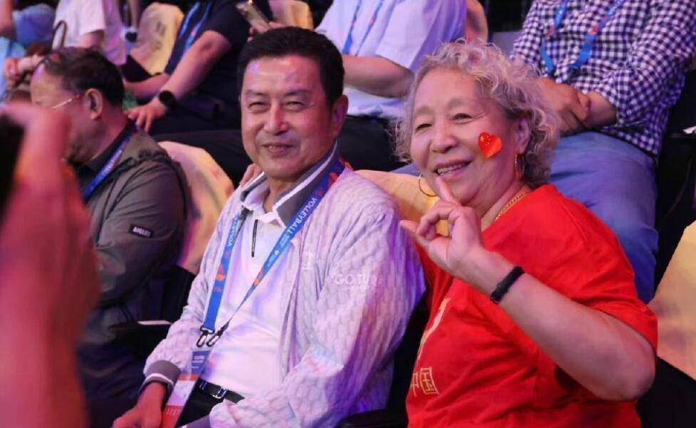 李盈莹温情发言,太稳了_中国女排_失误_胜利