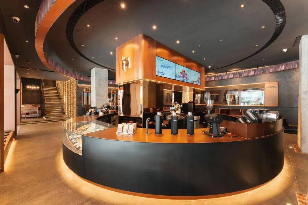 瑞幸咖啡首家旗舰店,复古工业风设计很绝!_门店_品牌_互动