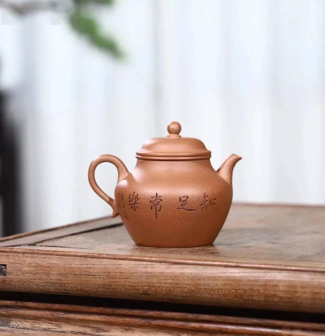 这次给大家带来的几款收藏款花货紫砂壶,就是来自朱可心第三代传人