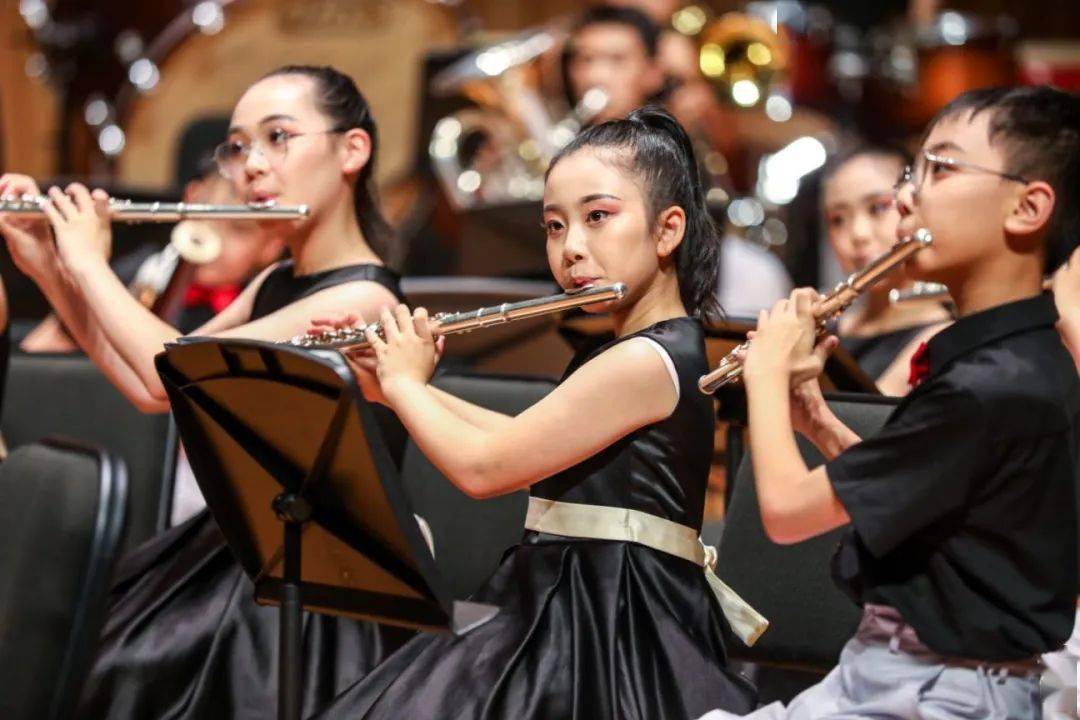 和声管乐团带来了恢弘的交响管乐合奏《城堡与飞龙》《波基上校》《我