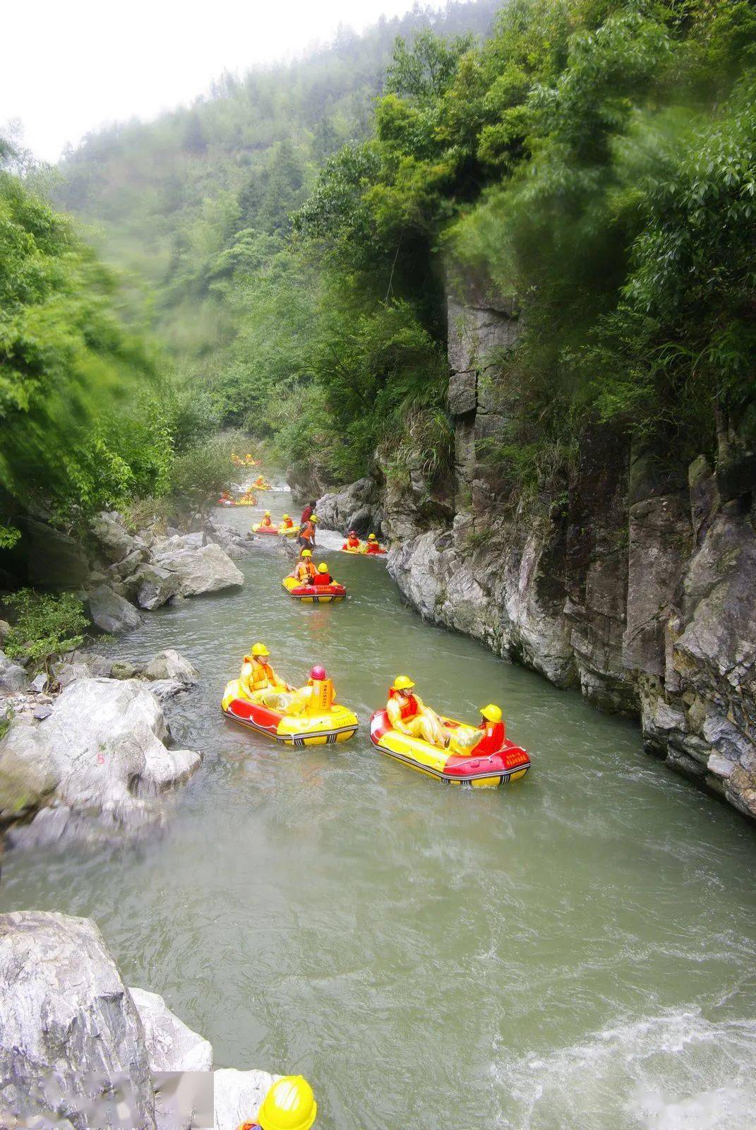 国家aaaa级景区——浮盖山峡谷漂流作为省内首个运动休闲旅游优秀项目