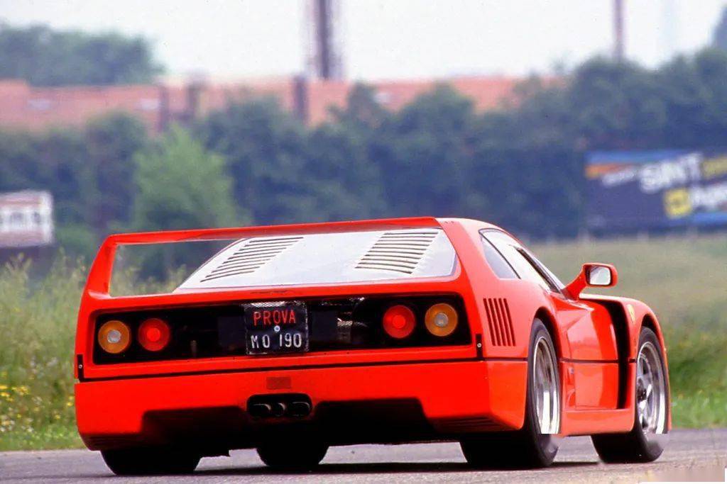 价值几千万的法拉利f40在雪地上撒欢!是否颠覆你的想象力?