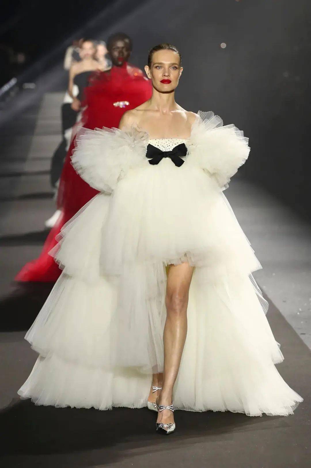 是lv太子妃,俄罗斯知名超模「水果娜」娜塔莉亚·沃佳诺娃