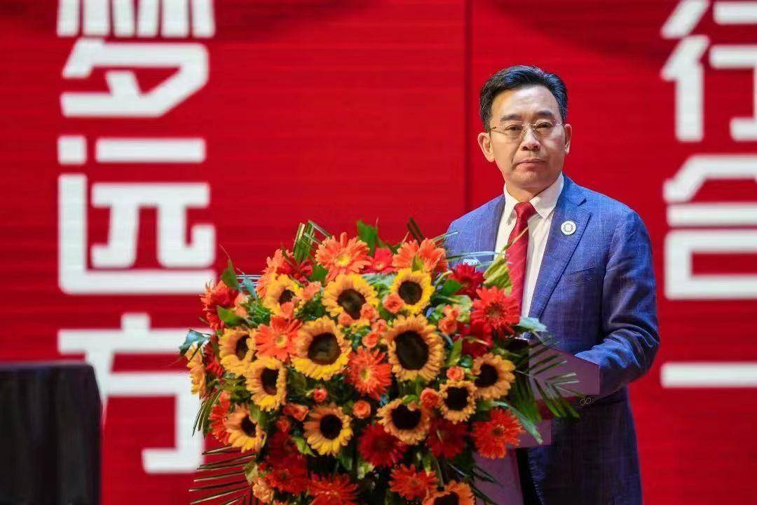 洛阳科技职业学院校长刘丽彬在毕业典礼上的讲话:因为奋斗 所以幸福