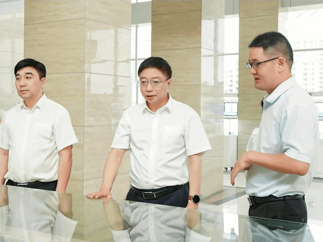 王东升在采访中掰着手指给记者分析:"江西过去农区的人口占70%,现在