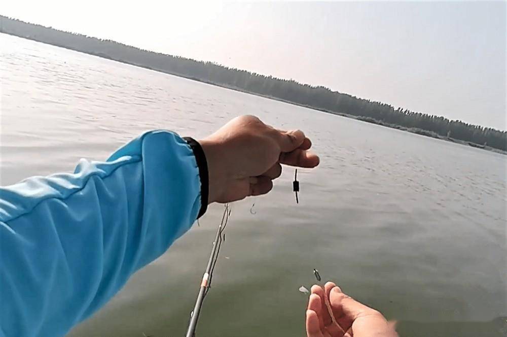 三,焖竿钓焖竿钓通常用于比较窄又是急流的地方,或者是水闸放水的时候