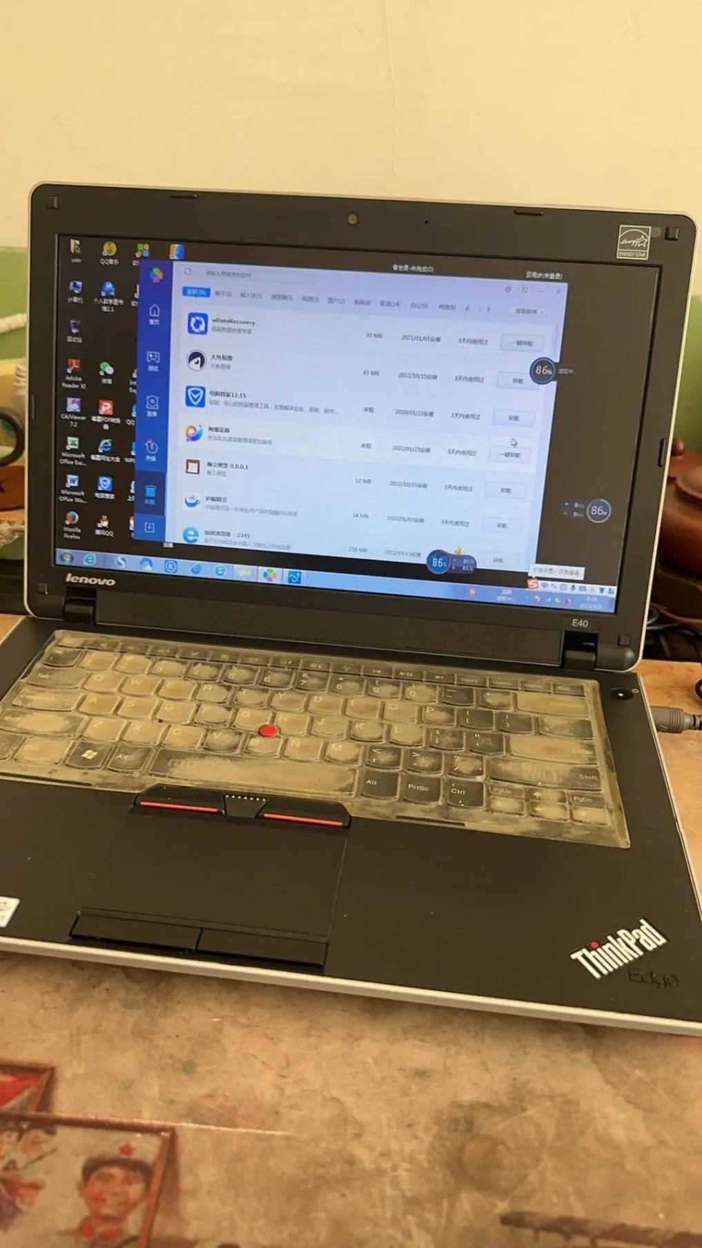 小狮子:啊,这应该是2010年左右的第一代thinkpad edge14 e40了……你