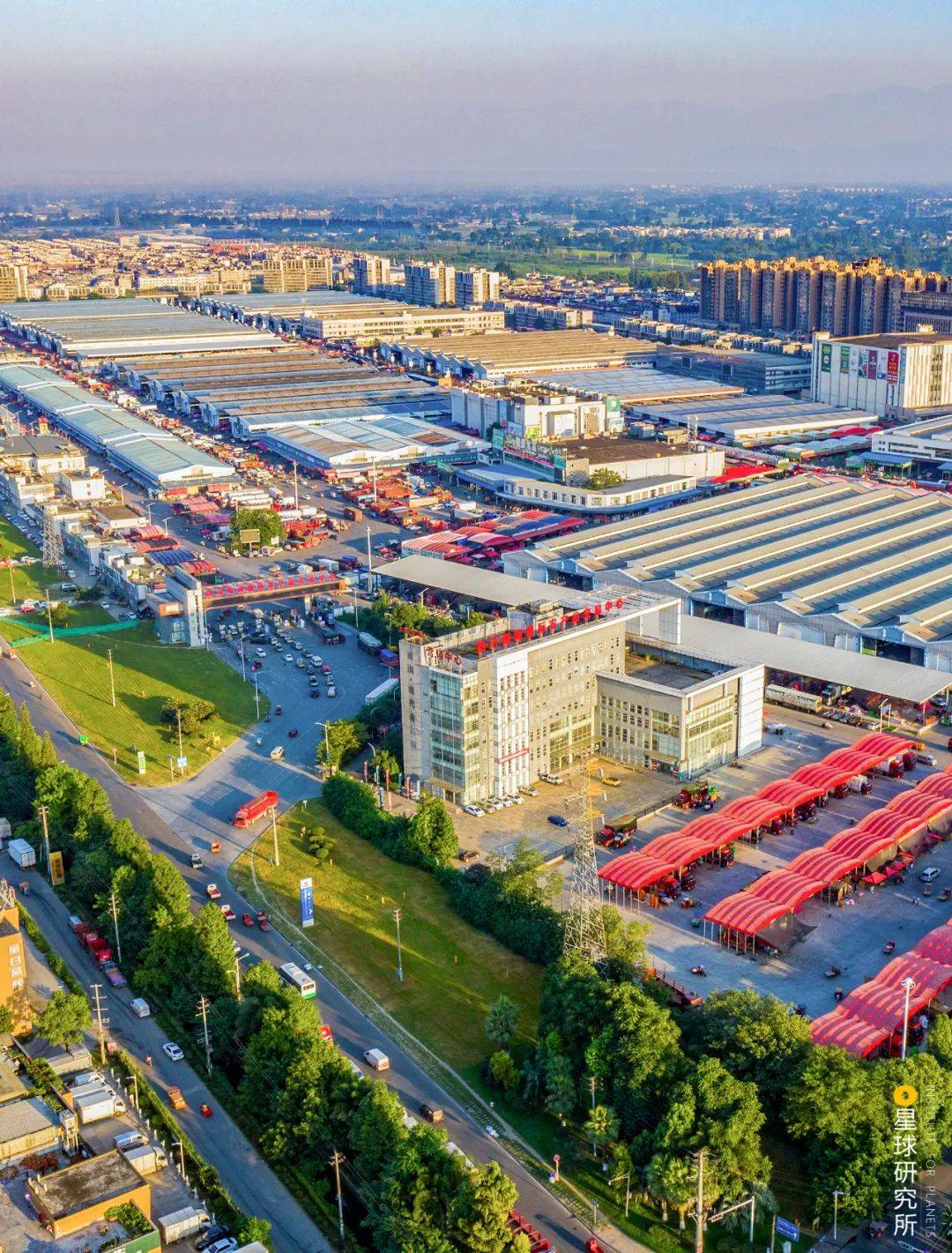 从海拔4814米的最高峰太子城,到海拔不足500米的