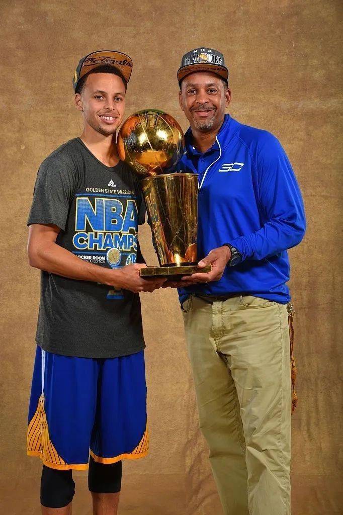 curry flow 10 "家族荣光" |老爸,我想打篮球_戴尔_库里_儿子