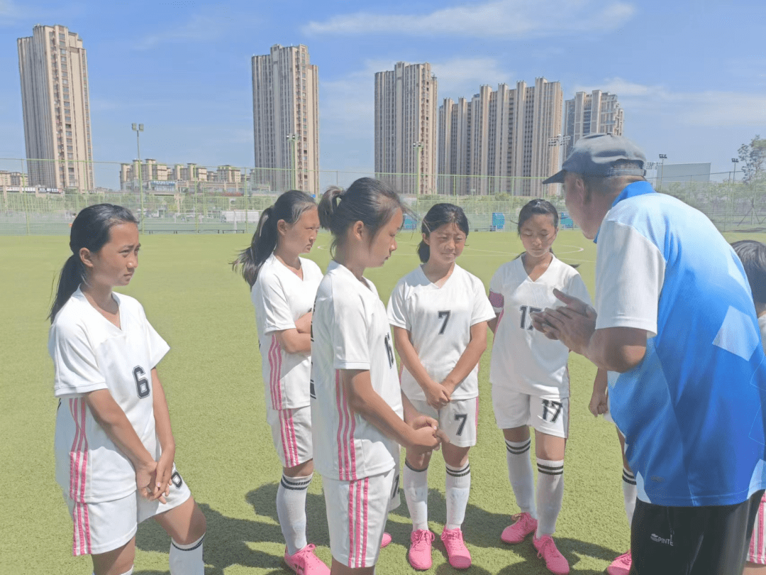 喜报!!兰底小学女子足球队获得青岛市第三十三届"市长杯"校园足球联赛