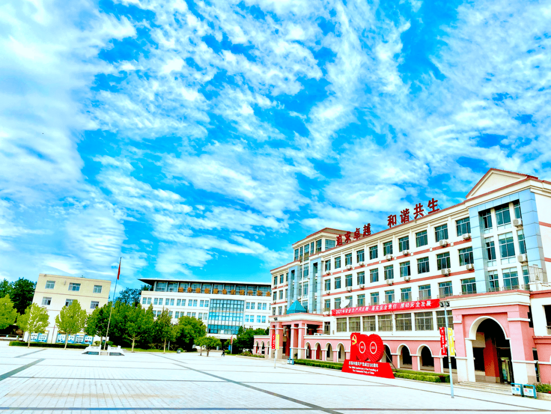 出彩人生从这里起航 i 北京市商业学校_招生_考生_就业