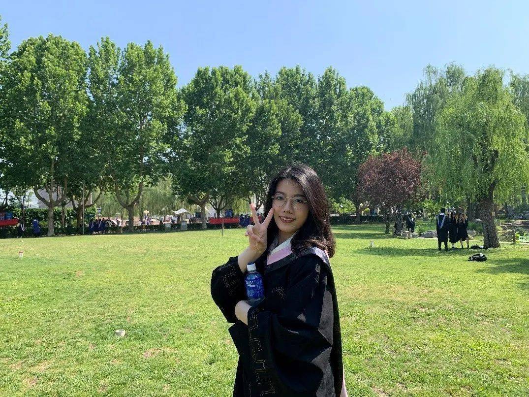 优秀毕业生采访 | 张诗怡:人间值得,虽然辛苦,但是滚烫 | sis 留声