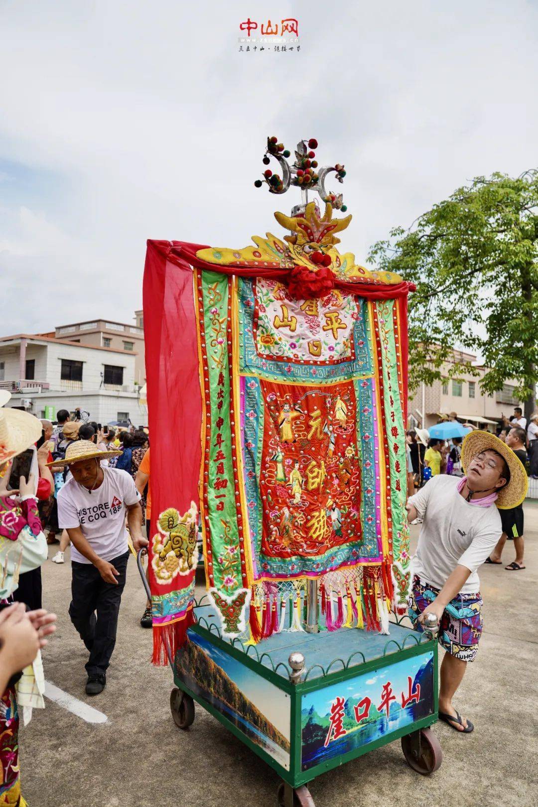 中山南朗崖口飘色巡游热闹非凡_活动_队伍_秋千