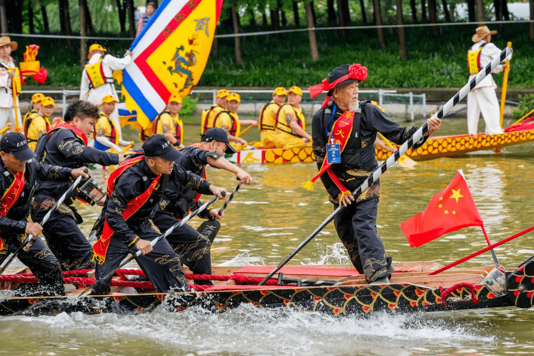 瑞安划龙舟 瑞安市文广旅体局供图安全部署,筑牢防线针对本次端午假期