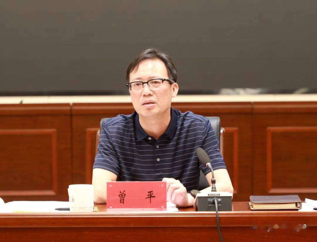 县领导肖鹏,朱旭,李素贞,曾宪荣,肖进林,陈慧,张晓贞及县法院院长辛士