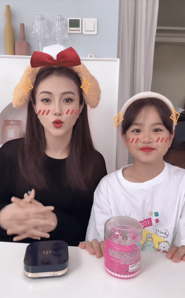 包贝尔8岁女儿美到耀眼!