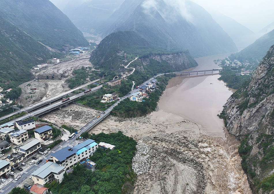 直击|四川汶川县突发山洪泥石流灾害,7人失联_阿坝_绵虒镇_应急