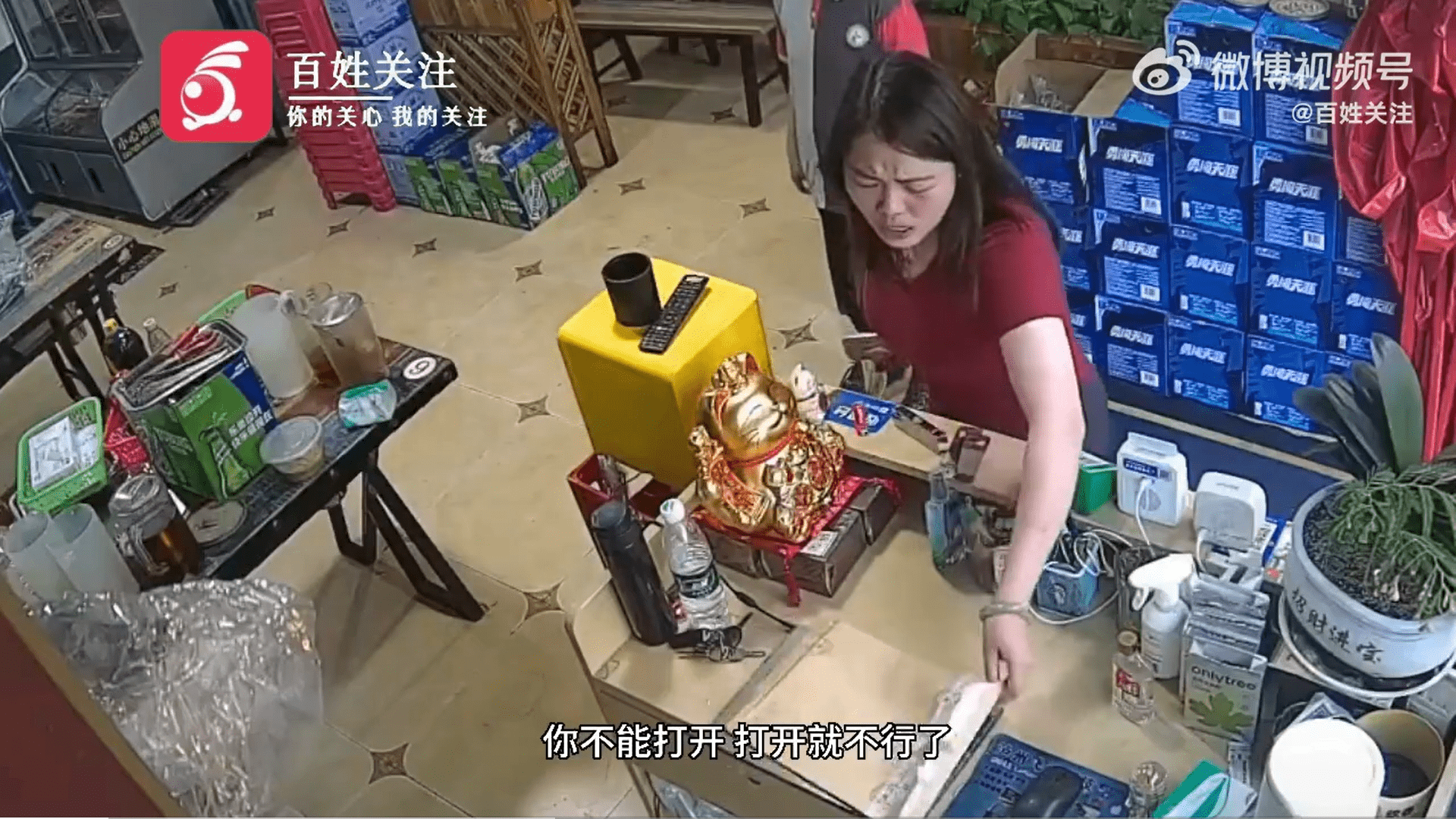 母亲回应误拆女儿档案袋：以为是学校通知书，想看看成绩和评语